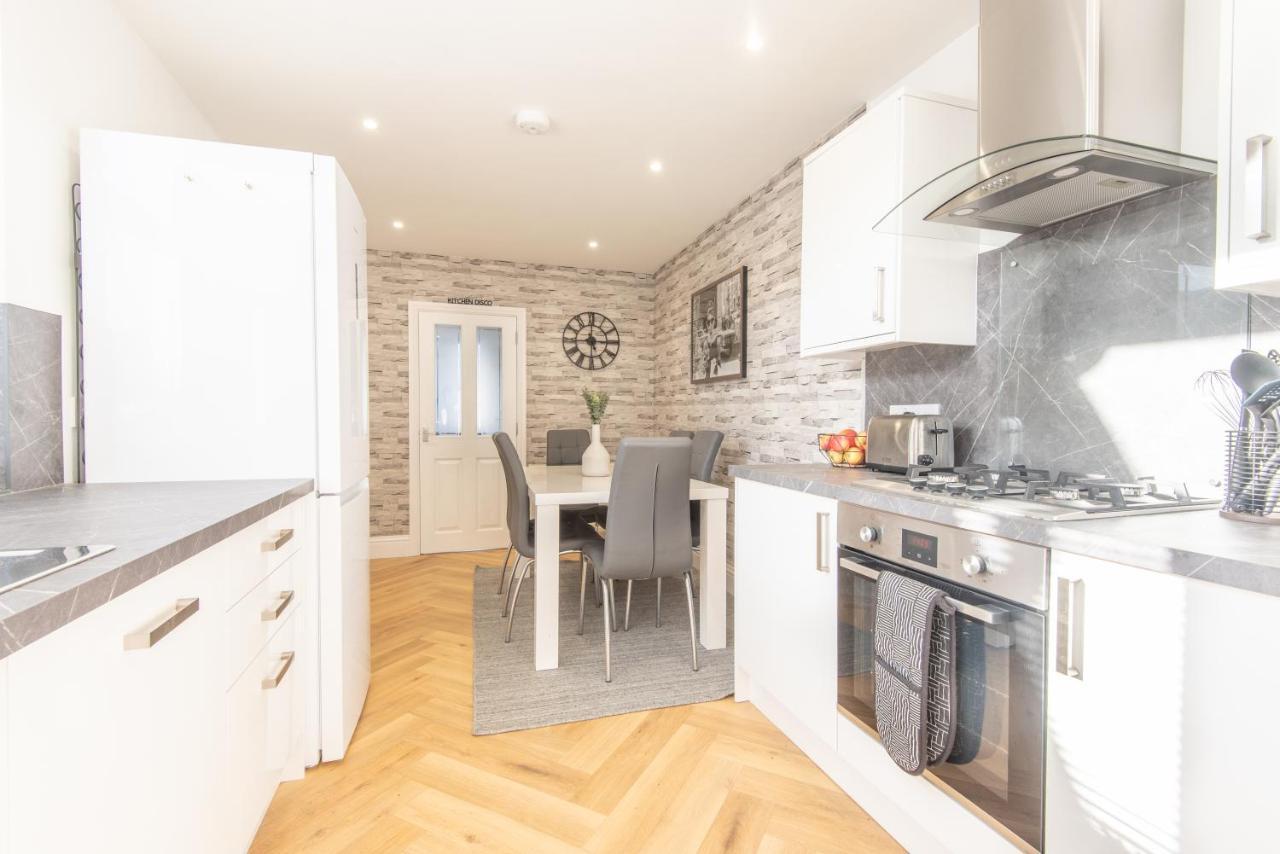Bright, Fresh, Renovated 3 Bedroom Apartment In The Heart Of Montrose Angus Eksteriør billede