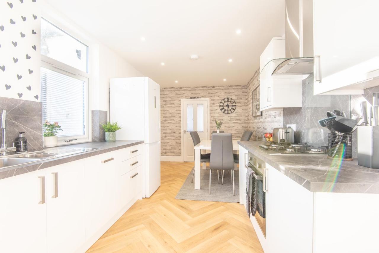 Bright, Fresh, Renovated 3 Bedroom Apartment In The Heart Of Montrose Angus Eksteriør billede