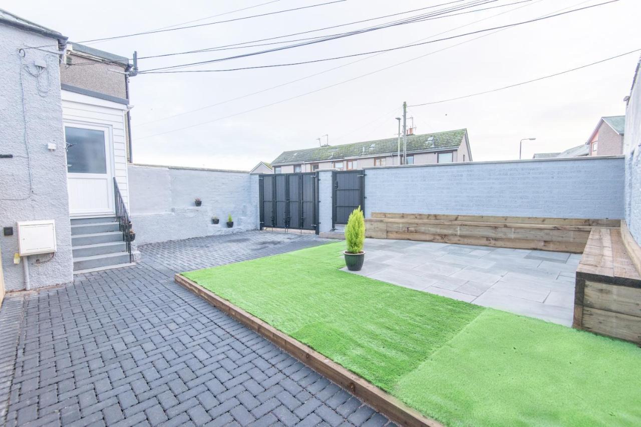 Bright, Fresh, Renovated 3 Bedroom Apartment In The Heart Of Montrose Angus Eksteriør billede