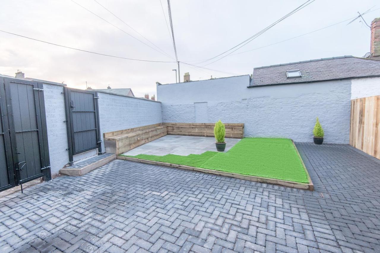 Bright, Fresh, Renovated 3 Bedroom Apartment In The Heart Of Montrose Angus Eksteriør billede