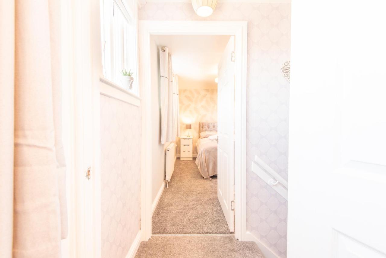 Bright, Fresh, Renovated 3 Bedroom Apartment In The Heart Of Montrose Angus Eksteriør billede