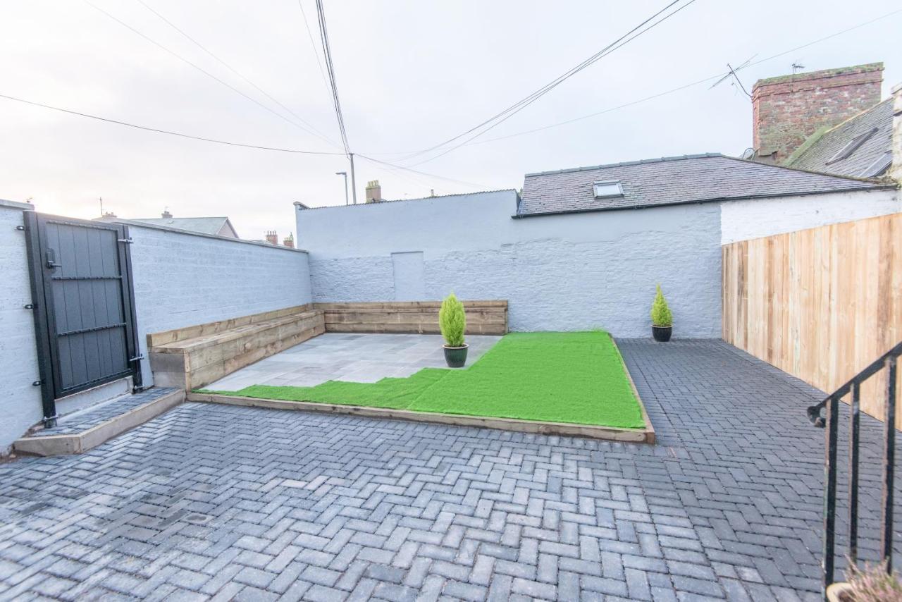 Bright, Fresh, Renovated 3 Bedroom Apartment In The Heart Of Montrose Angus Eksteriør billede